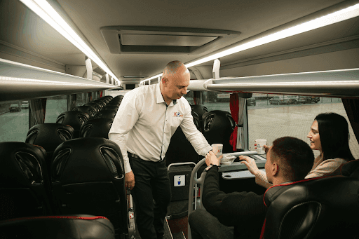Подорож автобусом влітку