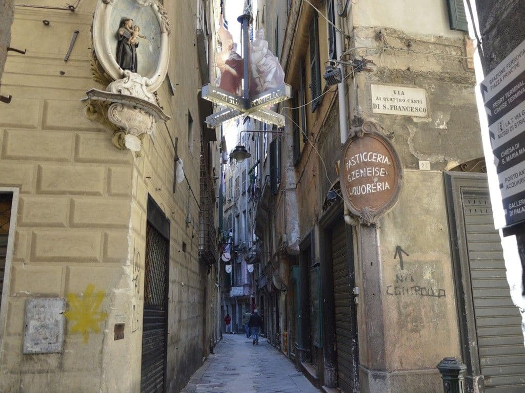 vicoli_maddalena_giusta.jpg