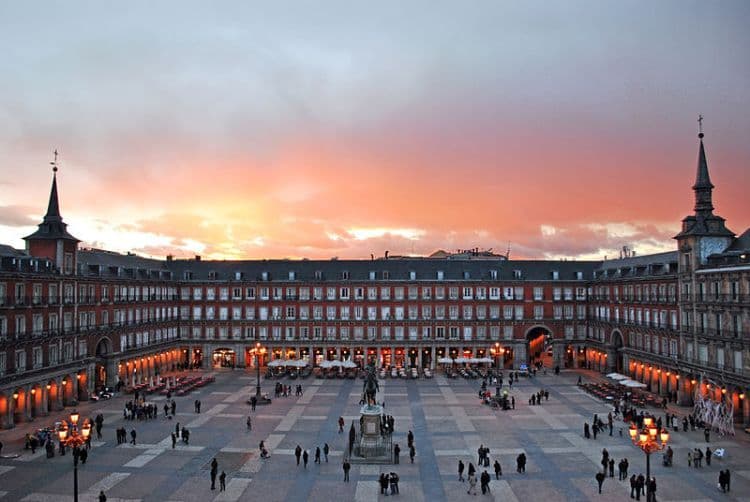 800px-Plaza_Mayor_de_Madrid_02.jpg