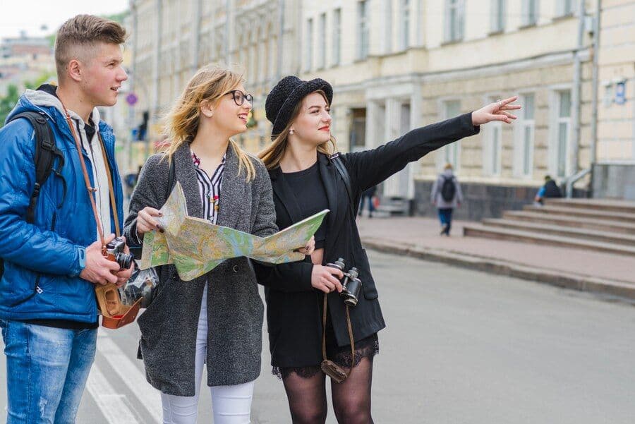 friends-searching-direction_23-2147654224.jpg