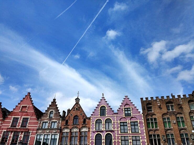 grote-markt-blue-sky-sunlight-bruges-belgium_181624-13645.jpg