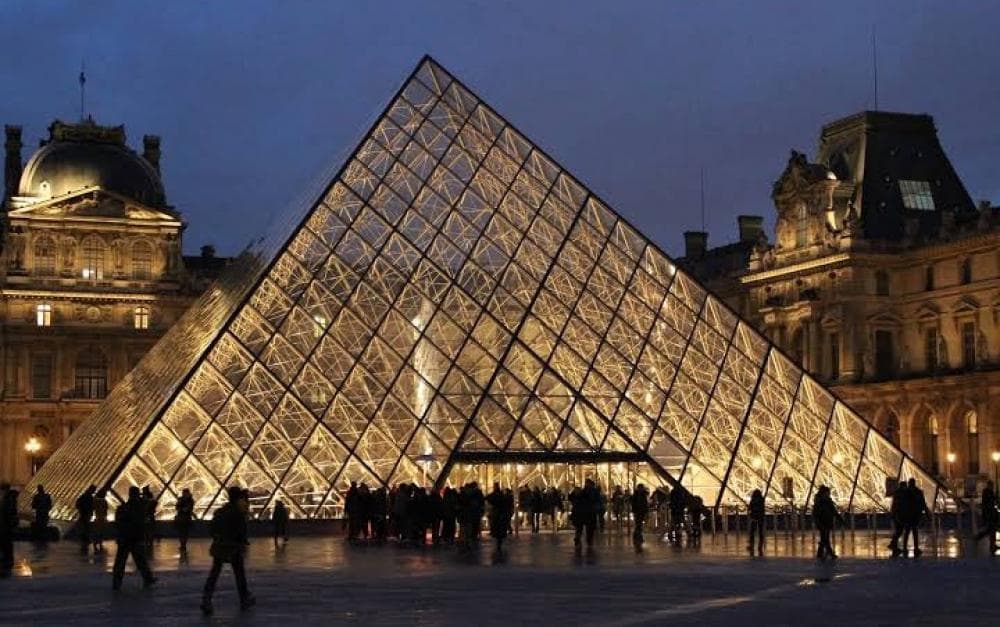 louvre-museum-1.jpg